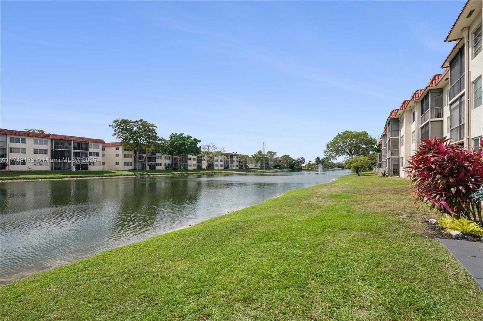 Small Image of 361 SOUTH HOLLYBROOK DR #107, Pembroke Pines Number 16