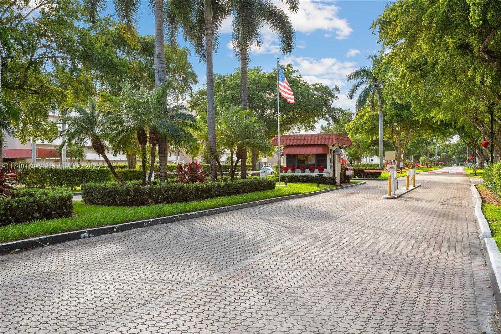 Small Image of 361 SOUTH HOLLYBROOK DR #107, Pembroke Pines Number 17