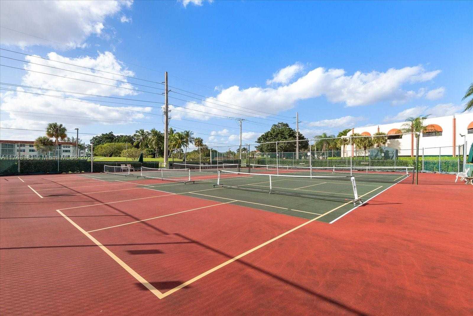 Small Image of 361 SOUTH HOLLYBROOK DR #107, Pembroke Pines Number 35