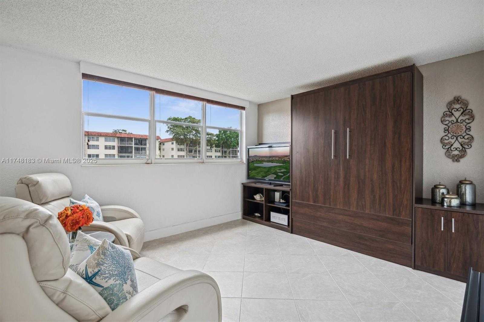 Small Image of 361 SOUTH HOLLYBROOK DR #107, Pembroke Pines Number 6