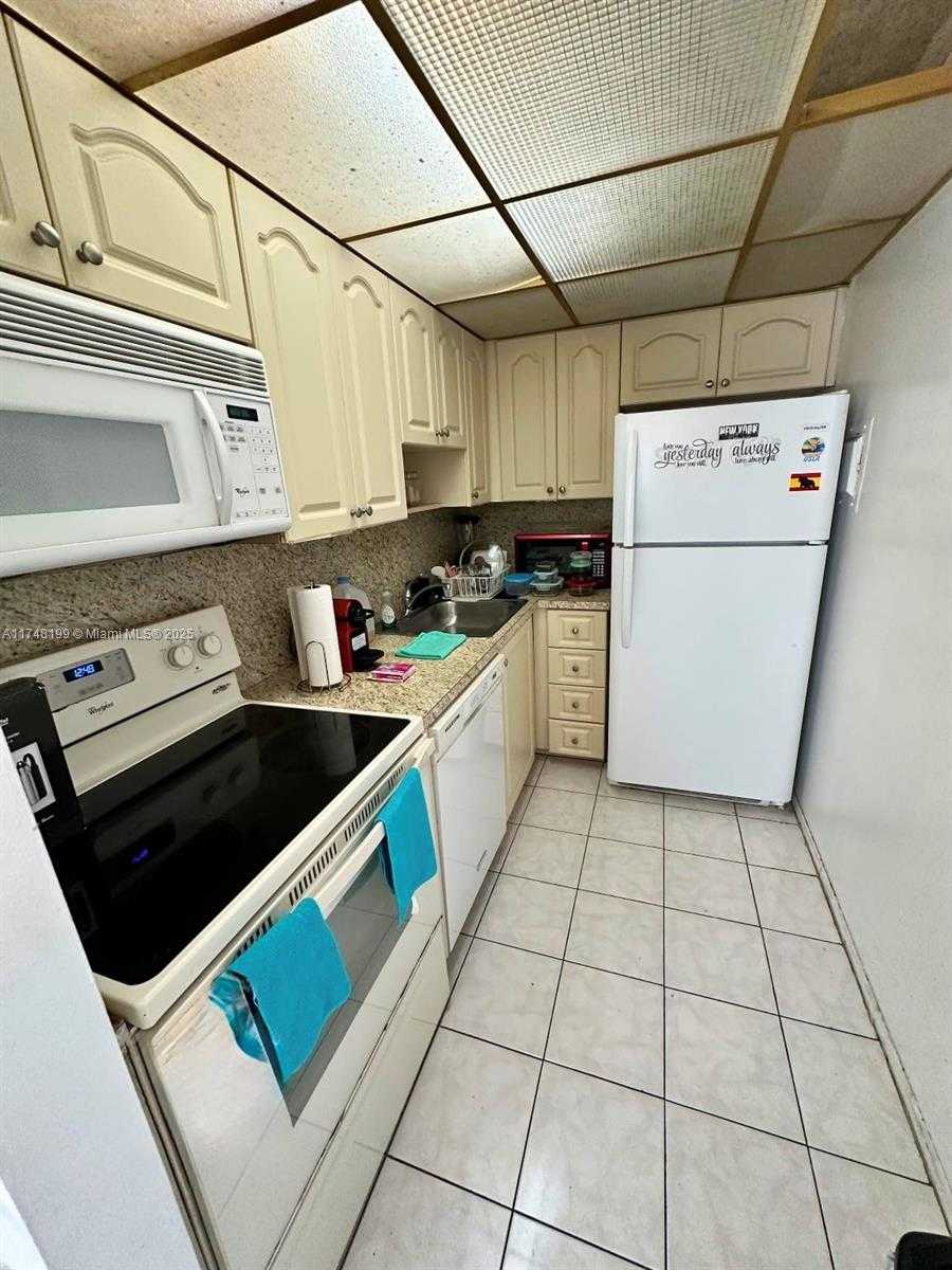 Small Image of 6969 COLLINS AVE #701, Miami Beach Number 5
