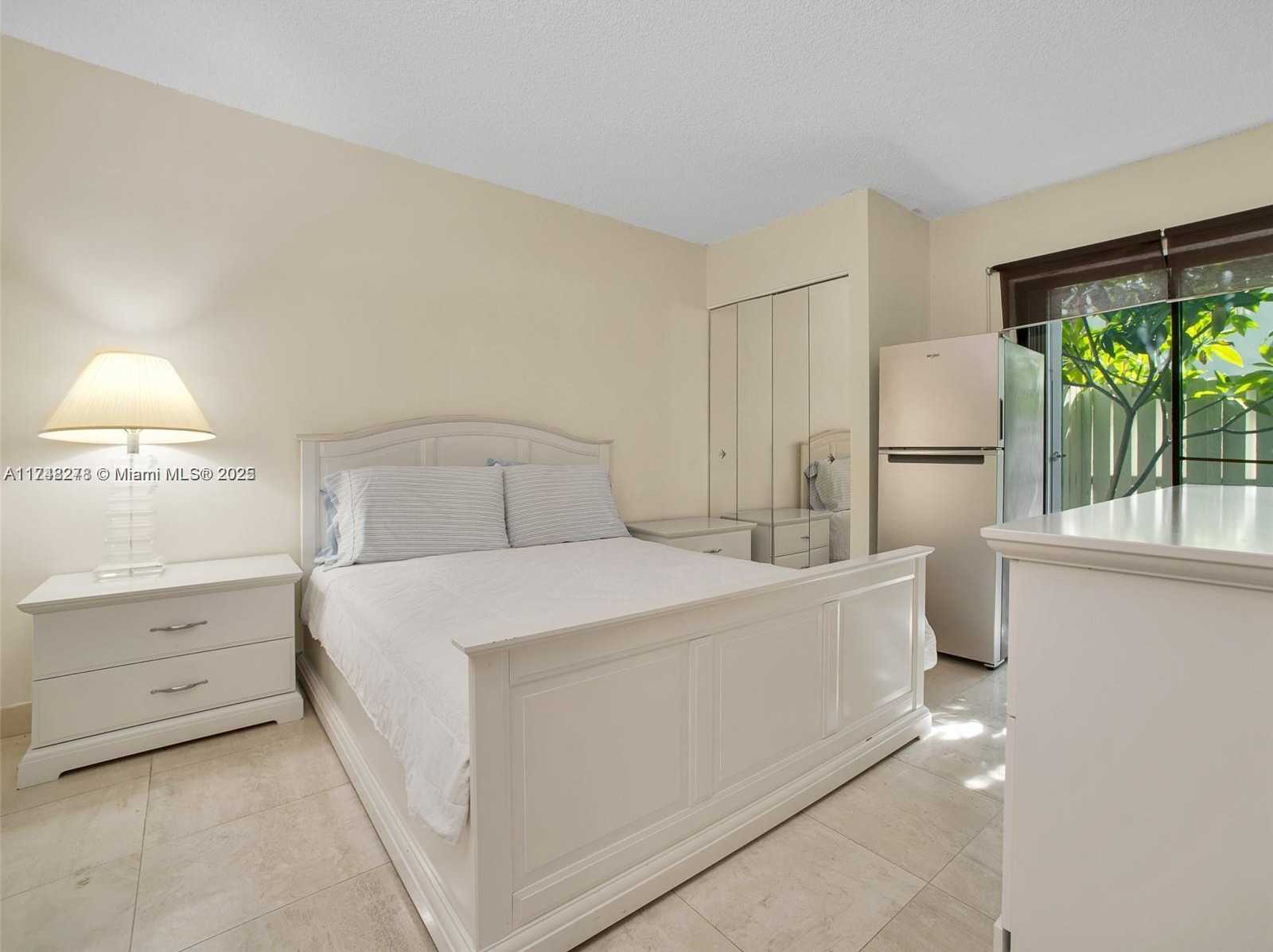 Small Image of 219 POINCIANA DR #209, Sunny Isles Beach Number 2