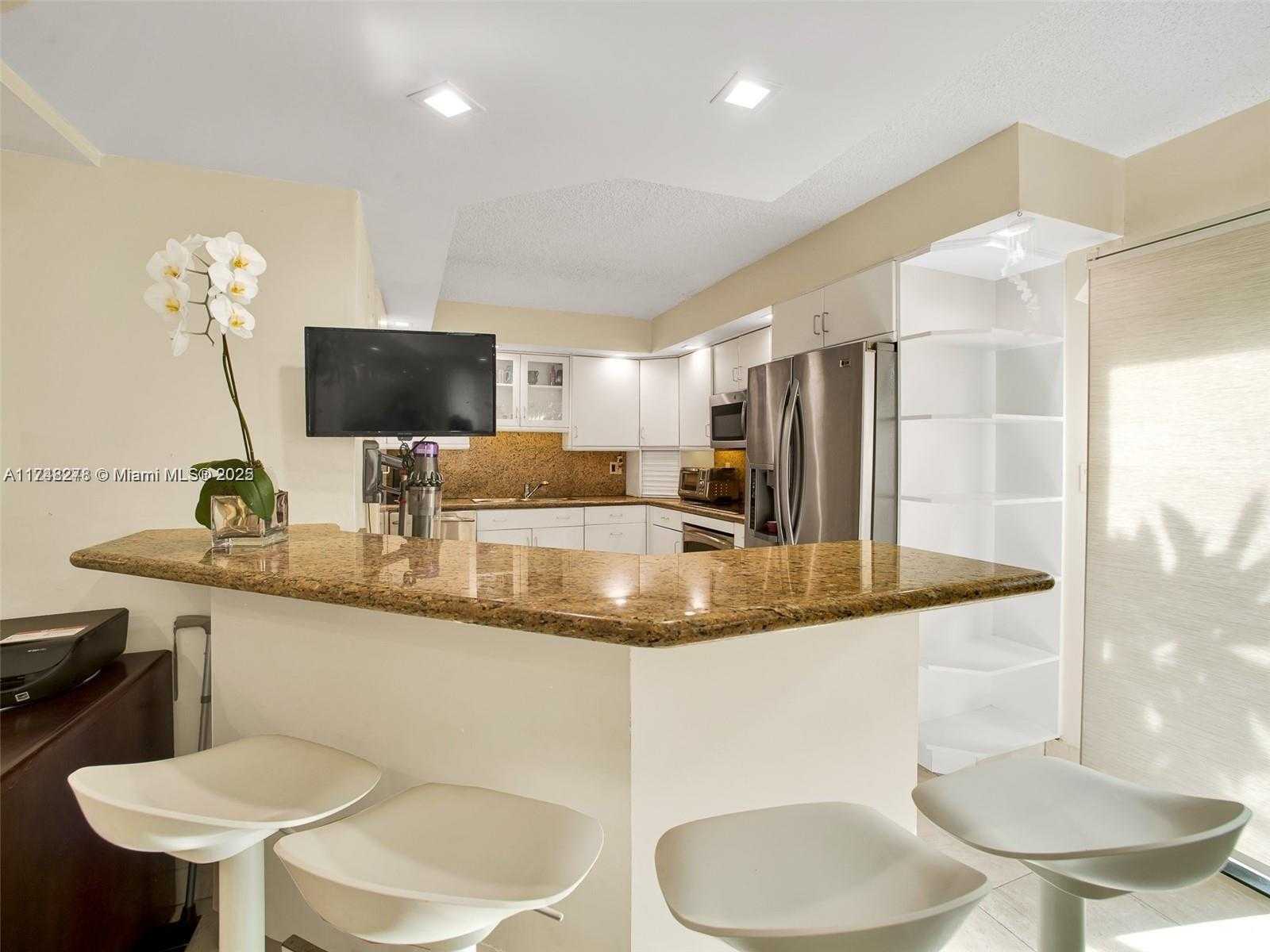 Small Image of 219 POINCIANA DR #209, Sunny Isles Beach Number 6
