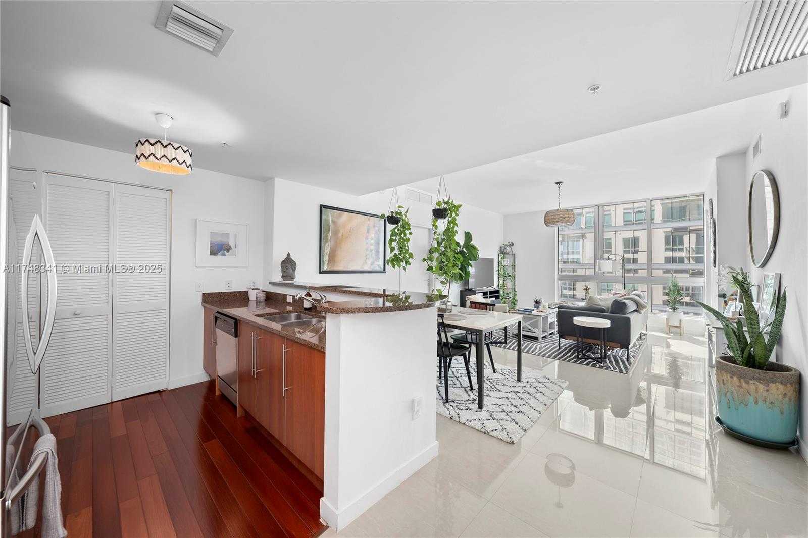 Small Image of 300 SOUTH BISCAYNE BLVD #T-3604, Miami Number 2