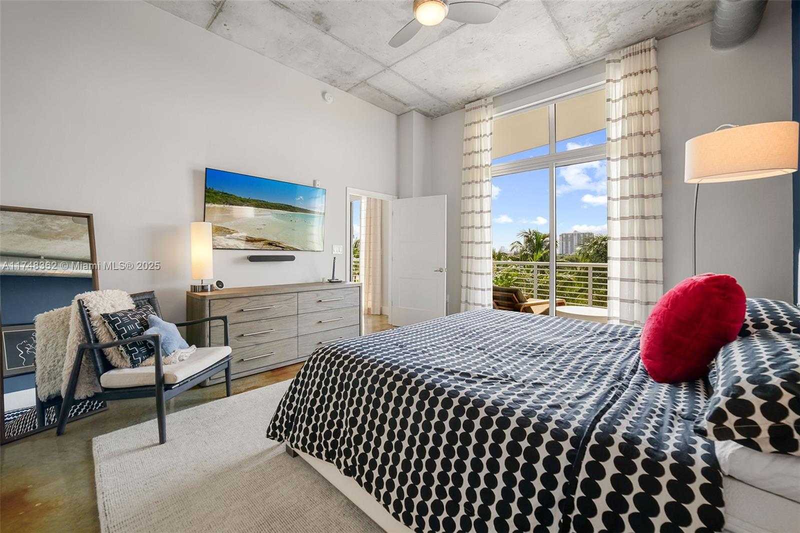 Small Image of 2001 MERIDIAN AVE #509, Miami Beach Number 21