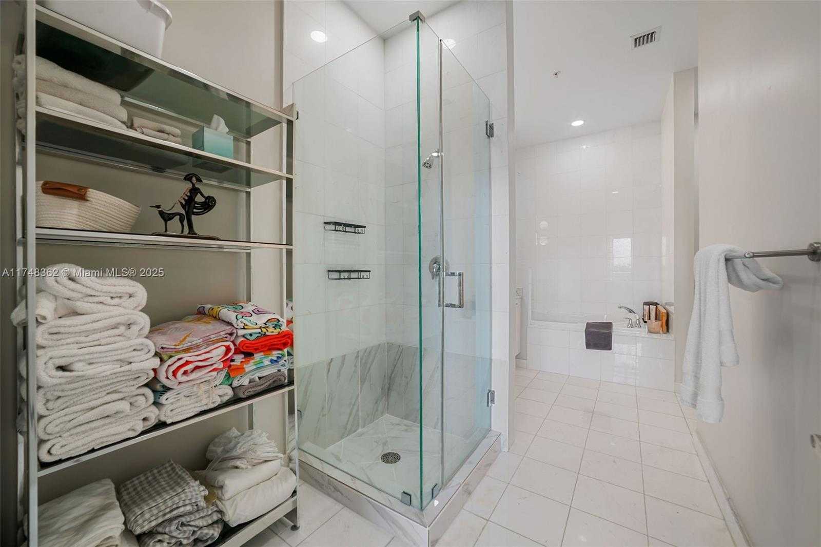 Small Image of 2001 MERIDIAN AVE #509, Miami Beach Number 25