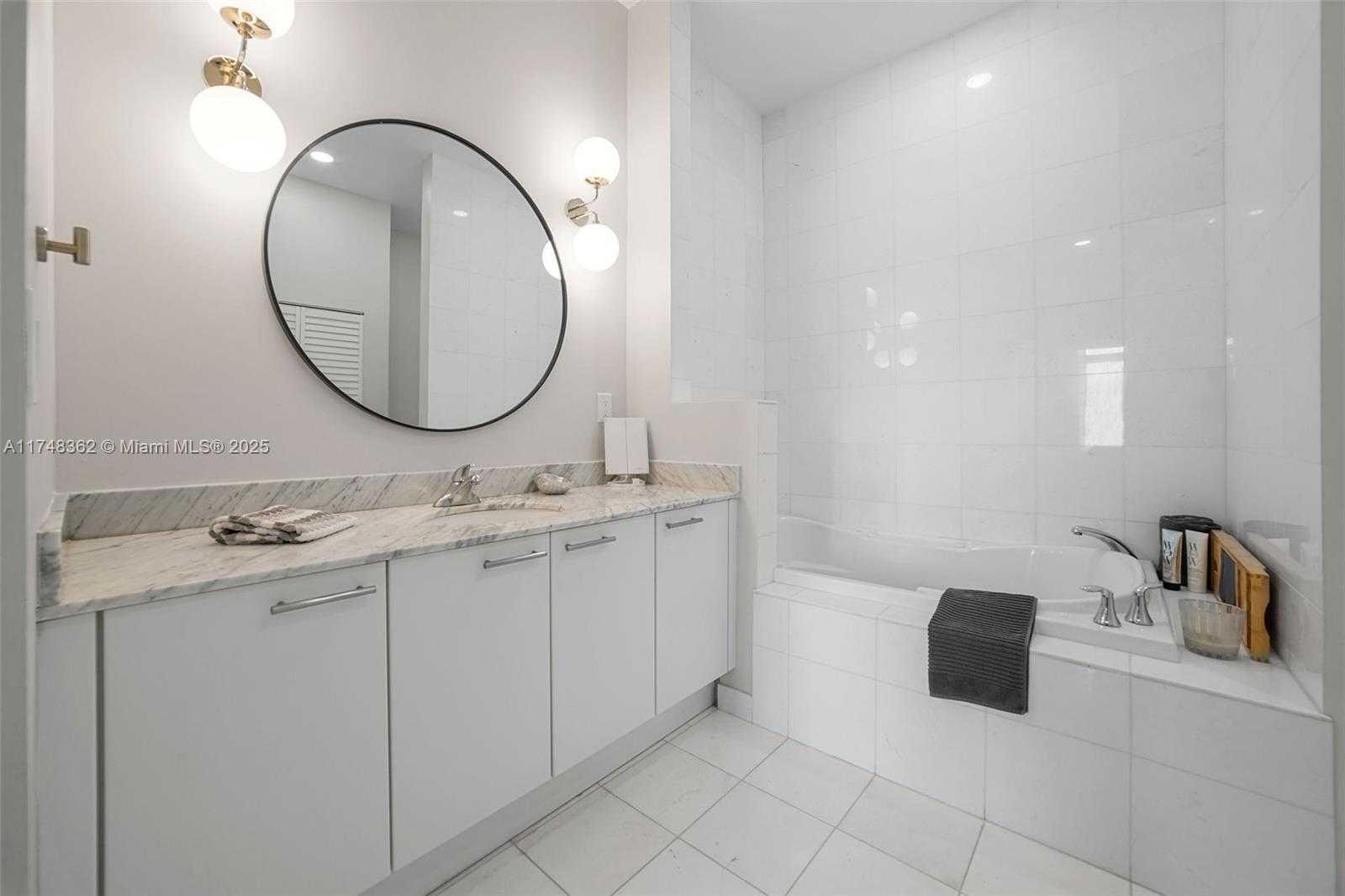 Small Image of 2001 MERIDIAN AVE #509, Miami Beach Number 26