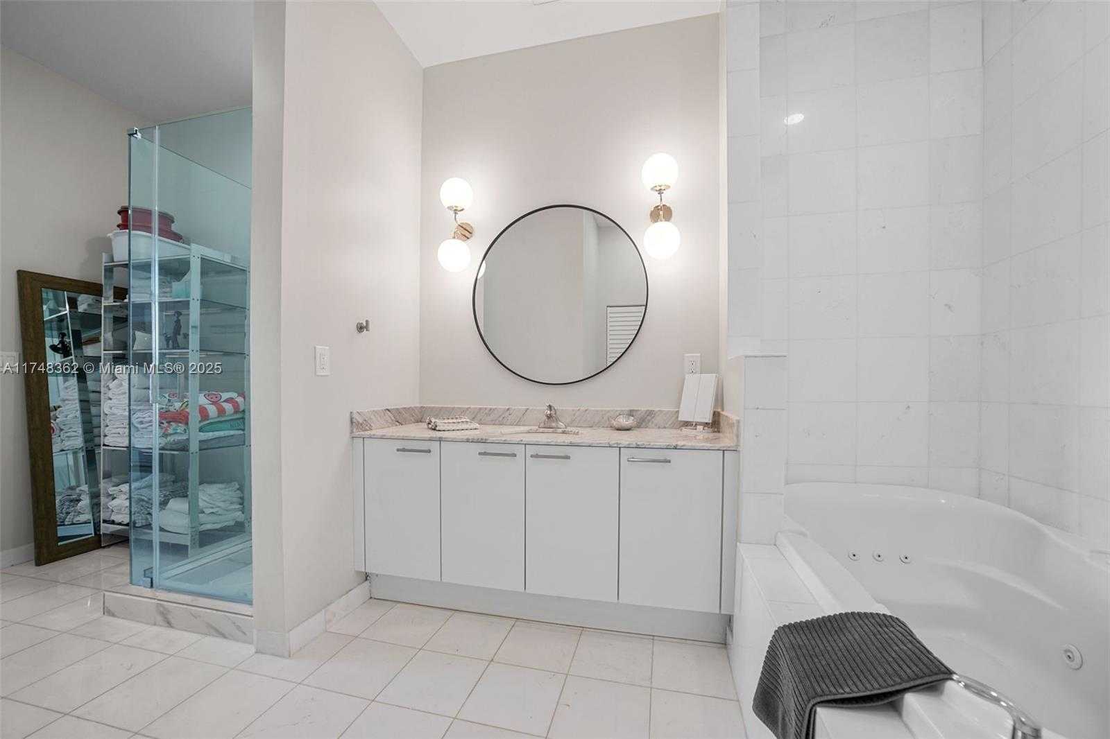 Small Image of 2001 MERIDIAN AVE #509, Miami Beach Number 27
