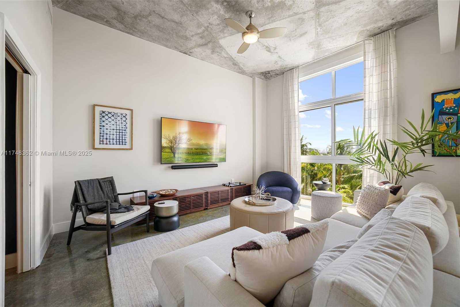 Small Image of 2001 MERIDIAN AVE #509, Miami Beach Number 3