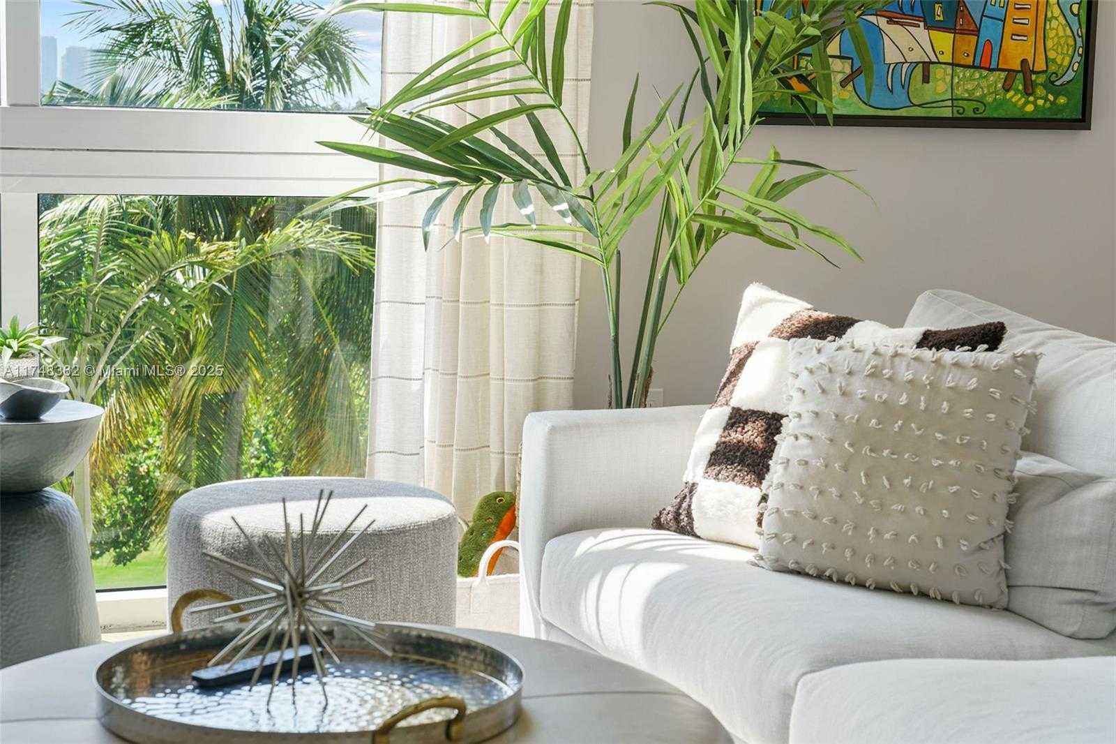 Small Image of 2001 MERIDIAN AVE #509, Miami Beach Number 6