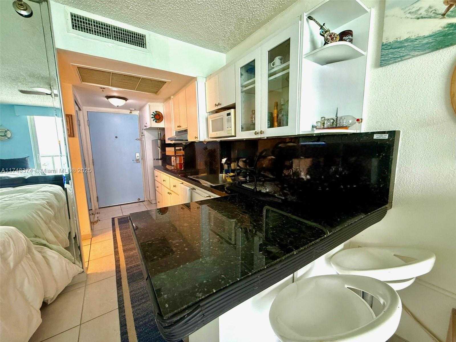 Small Image of 19201 COLLINS AVE #1015, Sunny Isles Beach Number 5
