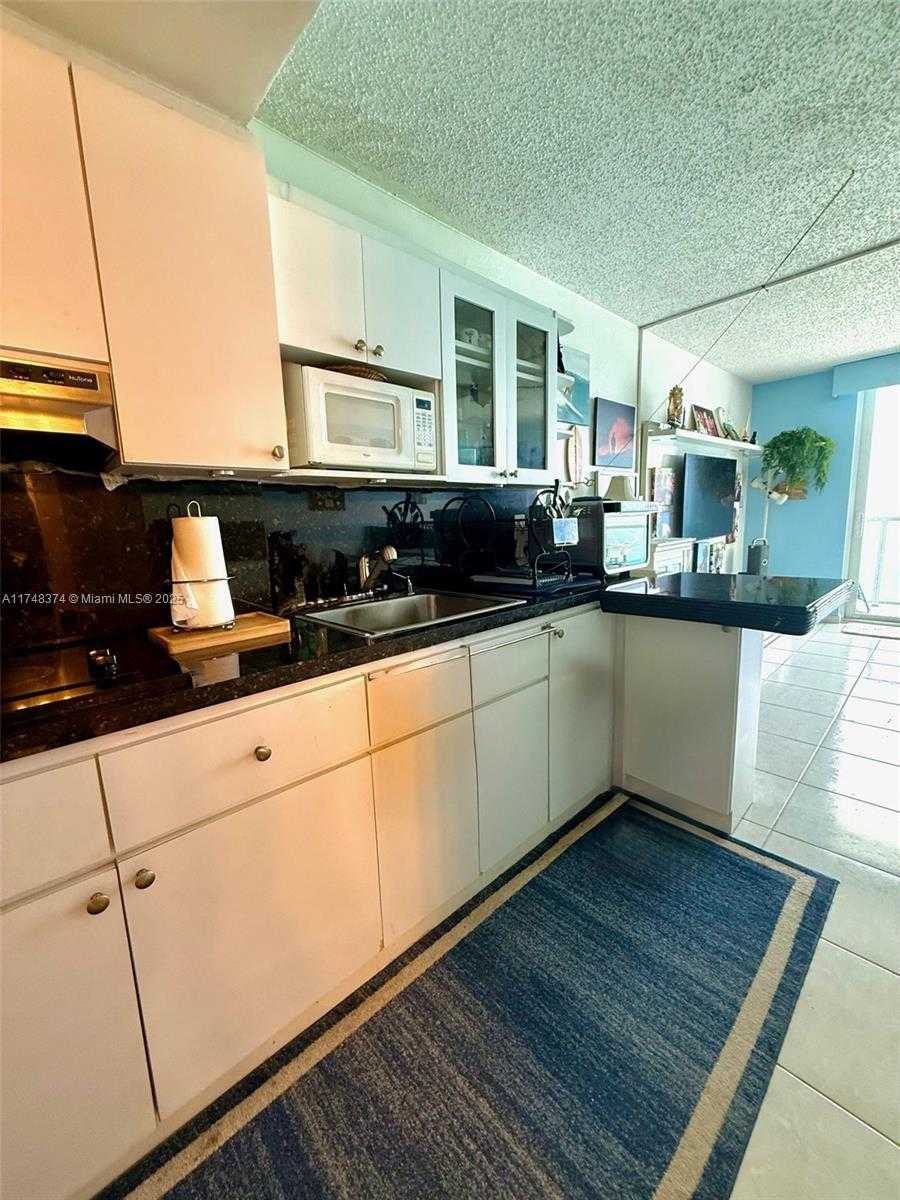 Small Image of 19201 COLLINS AVE #1015, Sunny Isles Beach Number 6