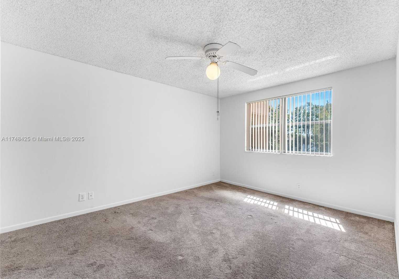 Small Image of 8180 GENEVA CT #325, Doral Number 12