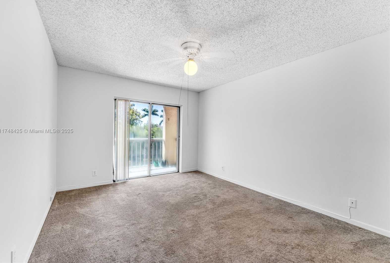 Small Image of 8180 GENEVA CT #325, Doral Number 16