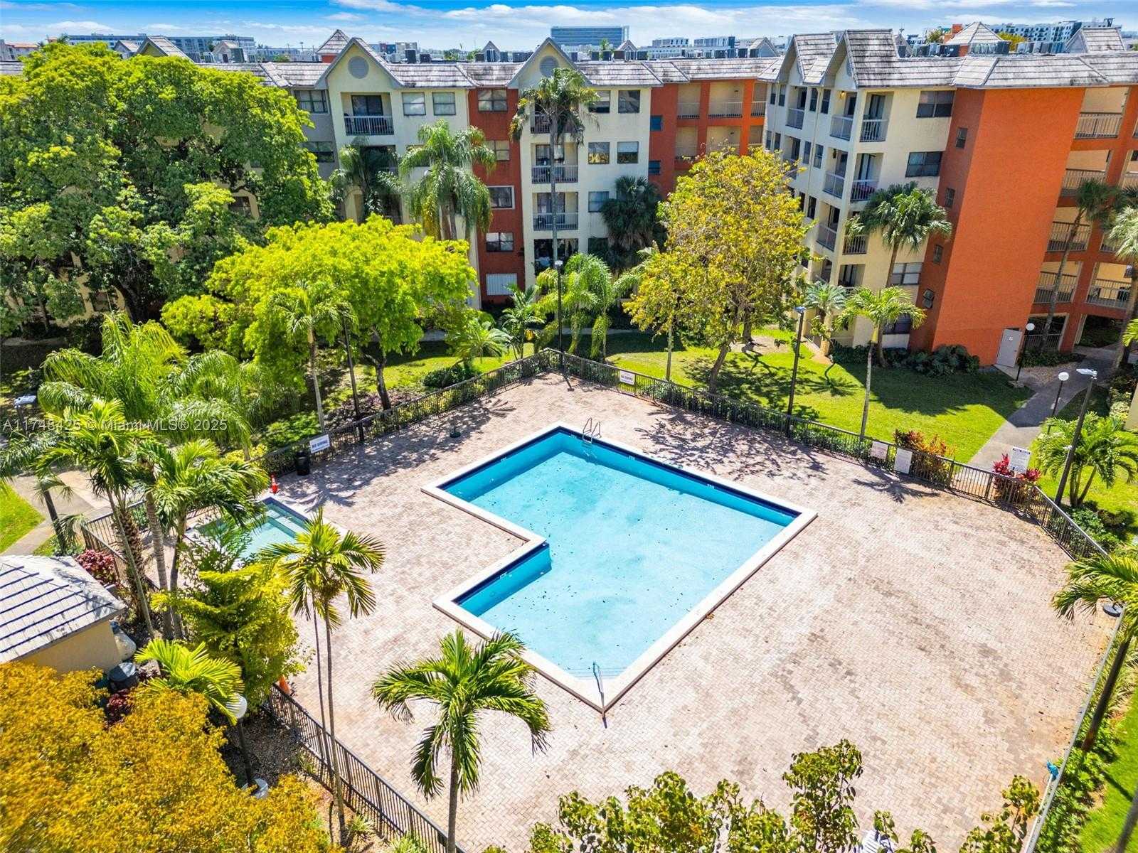 Small Image of 8180 GENEVA CT #325, Doral Number 24