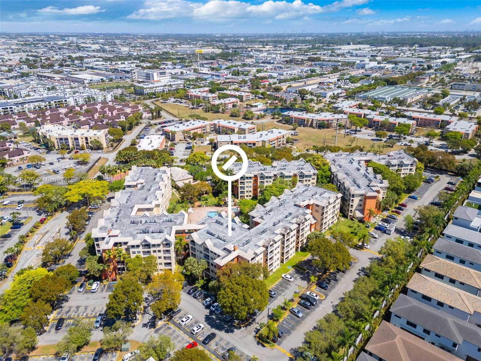 Small Image of 8180 GENEVA CT #325, Doral Number 26