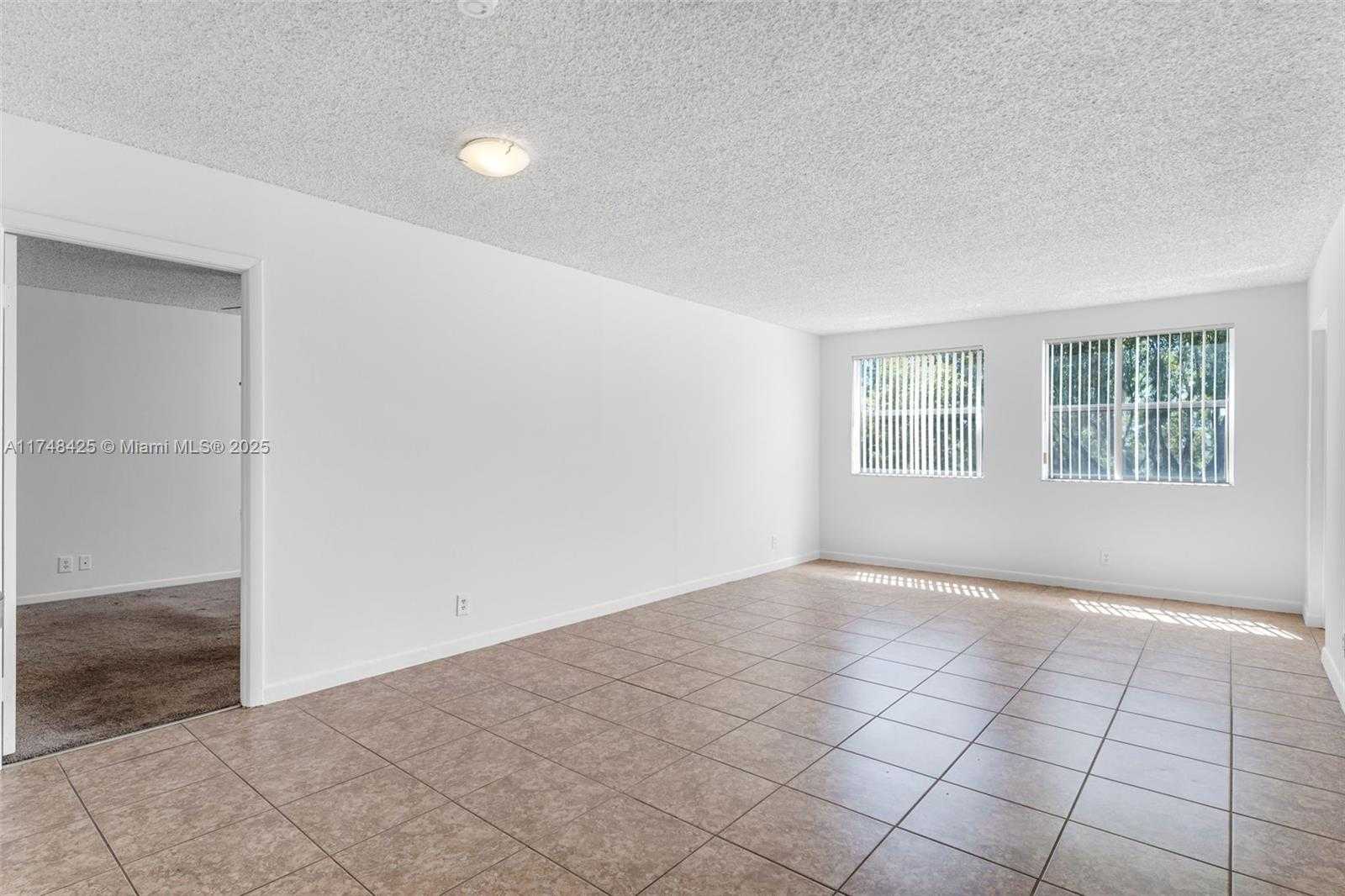 Small Image of 8180 GENEVA CT #325, Doral Number 3