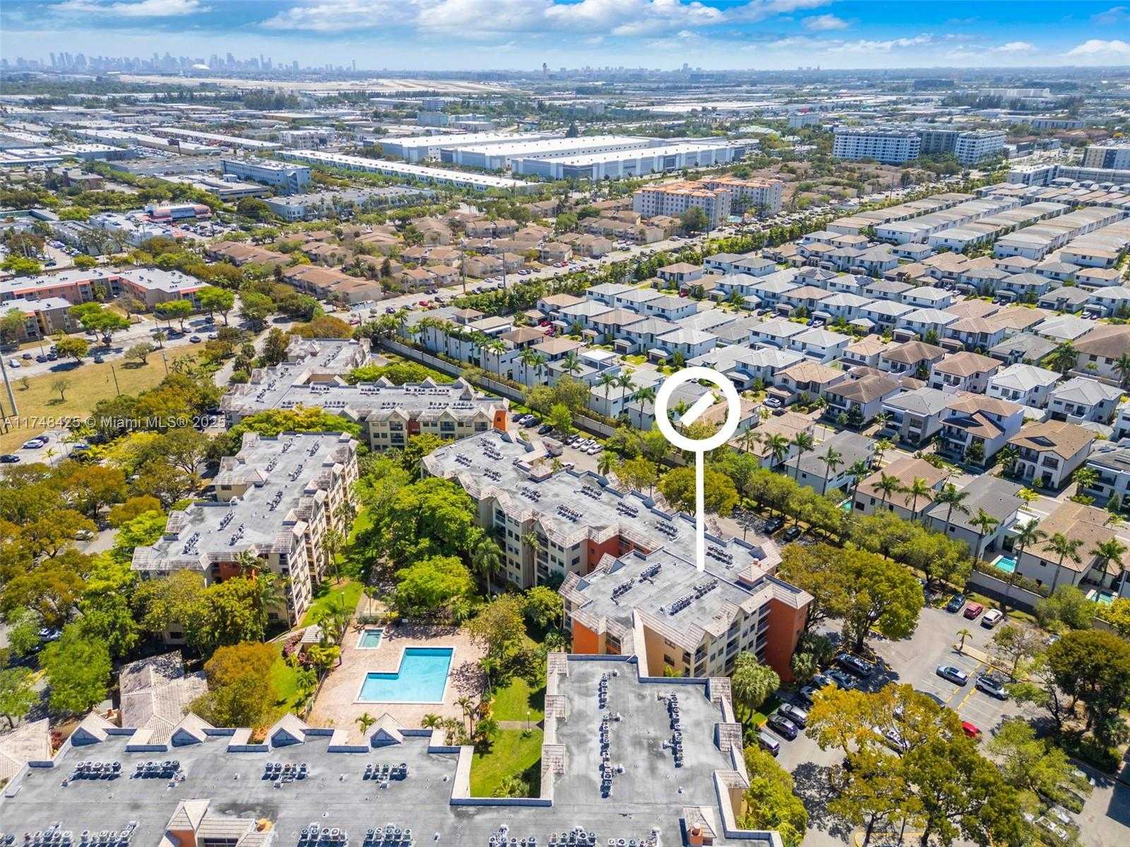 Small Image of 8180 GENEVA CT #325, Doral Number 30