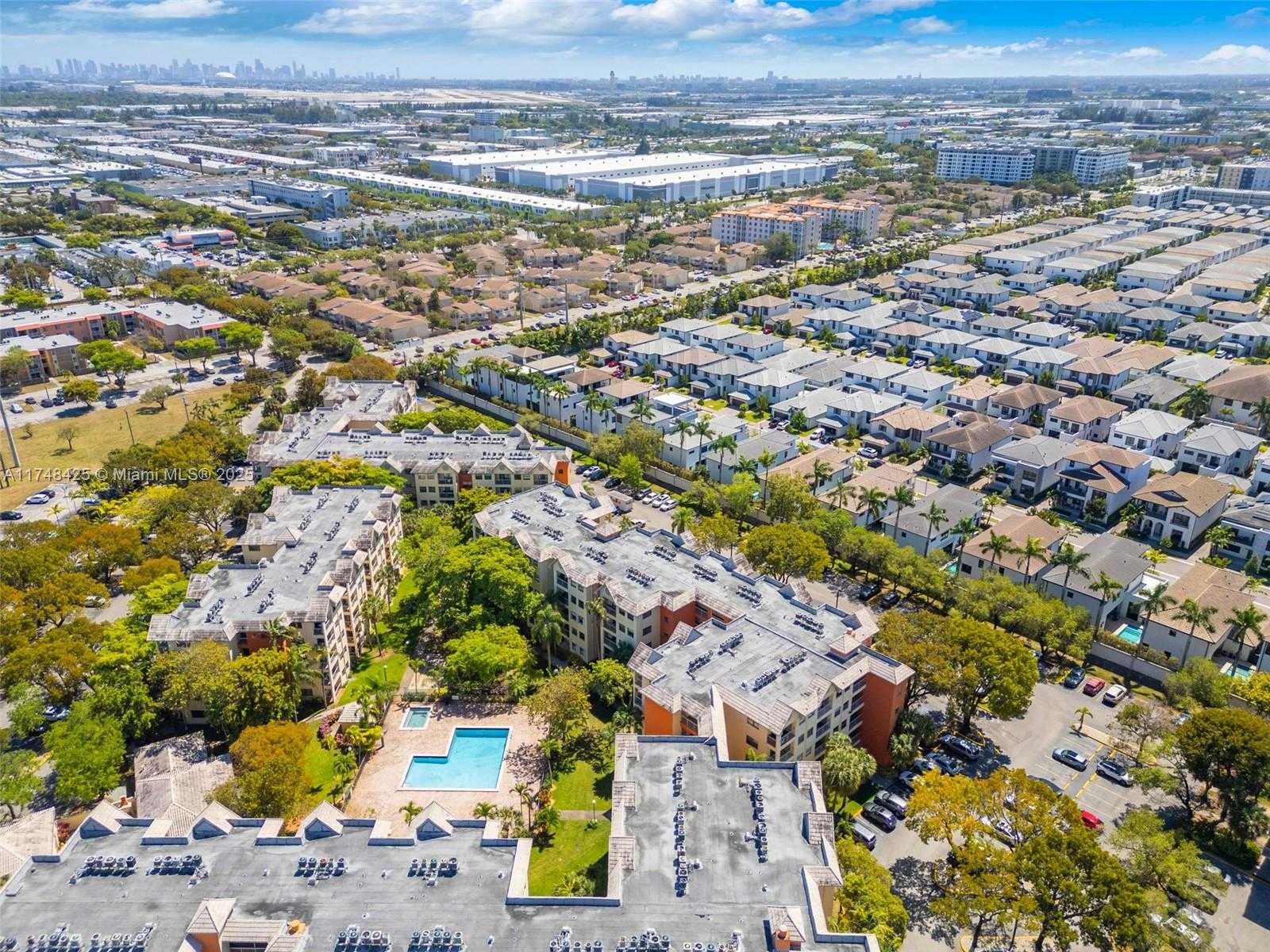 Small Image of 8180 GENEVA CT #325, Doral Number 31