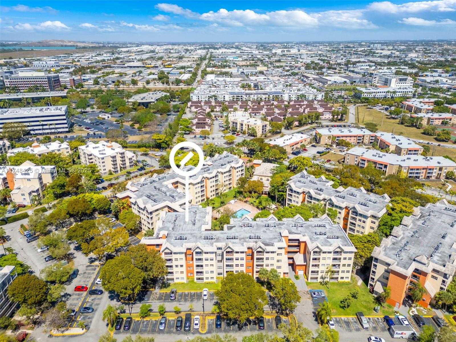 Small Image of 8180 GENEVA CT #325, Doral Number 36