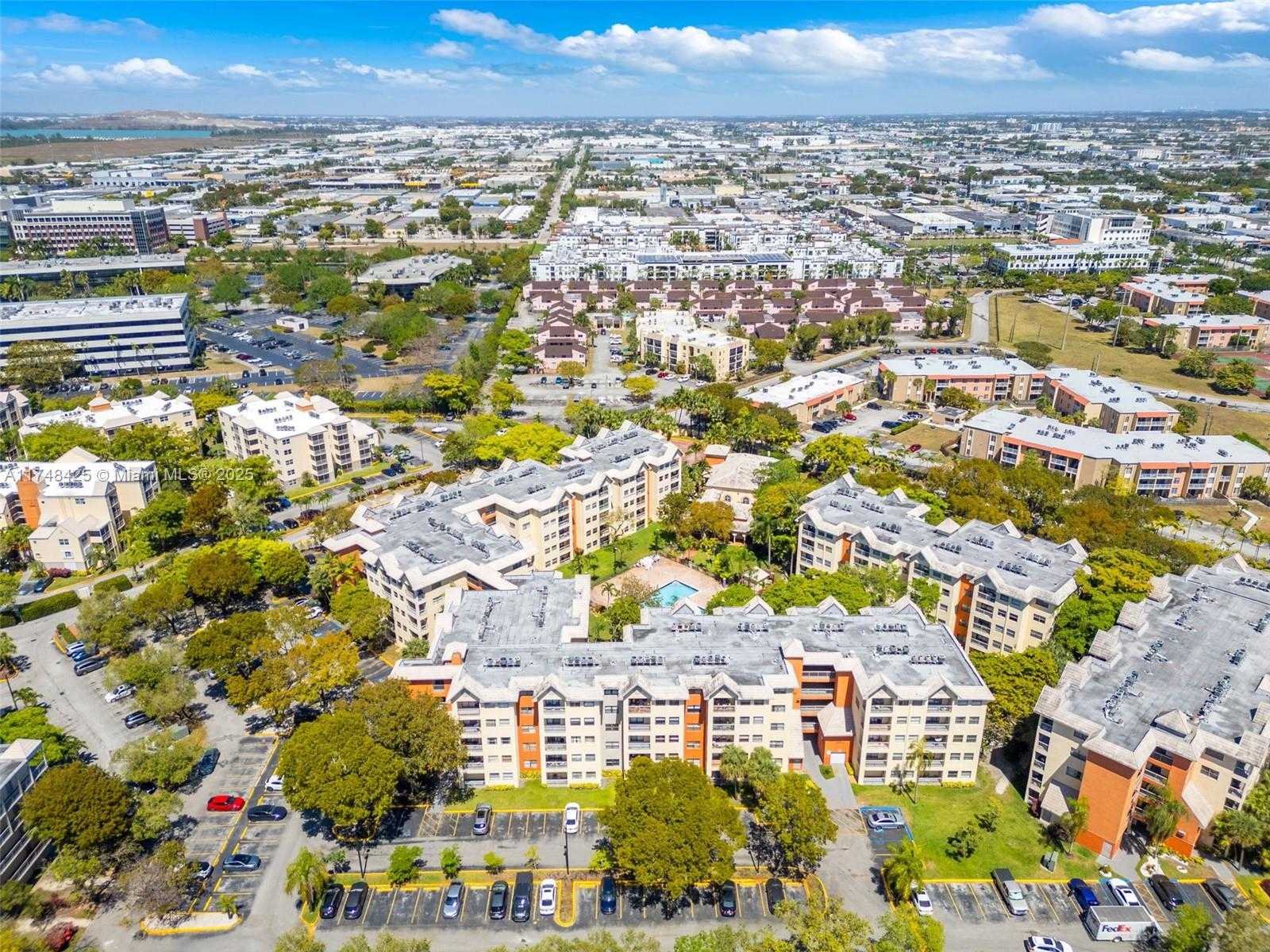 Small Image of 8180 GENEVA CT #325, Doral Number 37