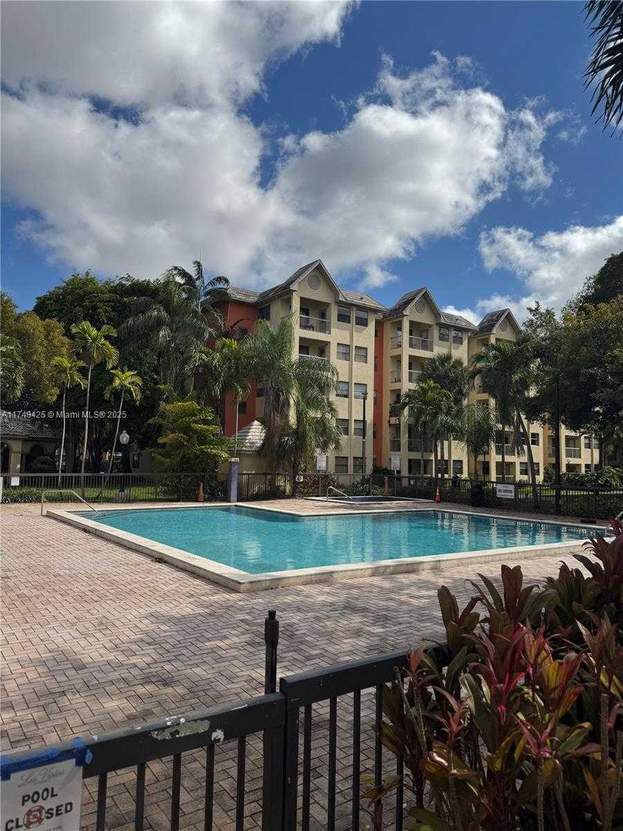 Small Image of 8180 GENEVA CT #325, Doral Number 38