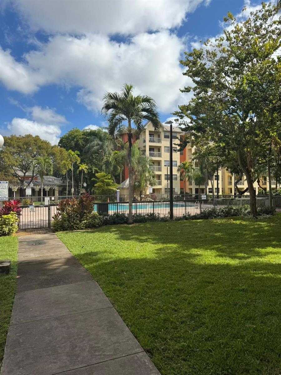Small Image of 8180 GENEVA CT #325, Doral Number 39