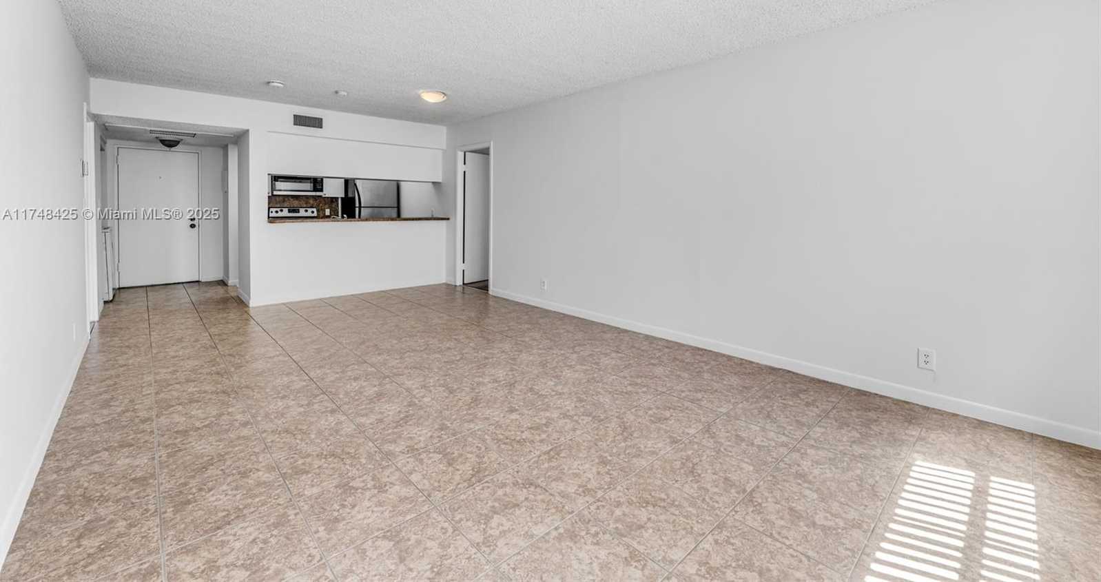Small Image of 8180 GENEVA CT #325, Doral Number 6