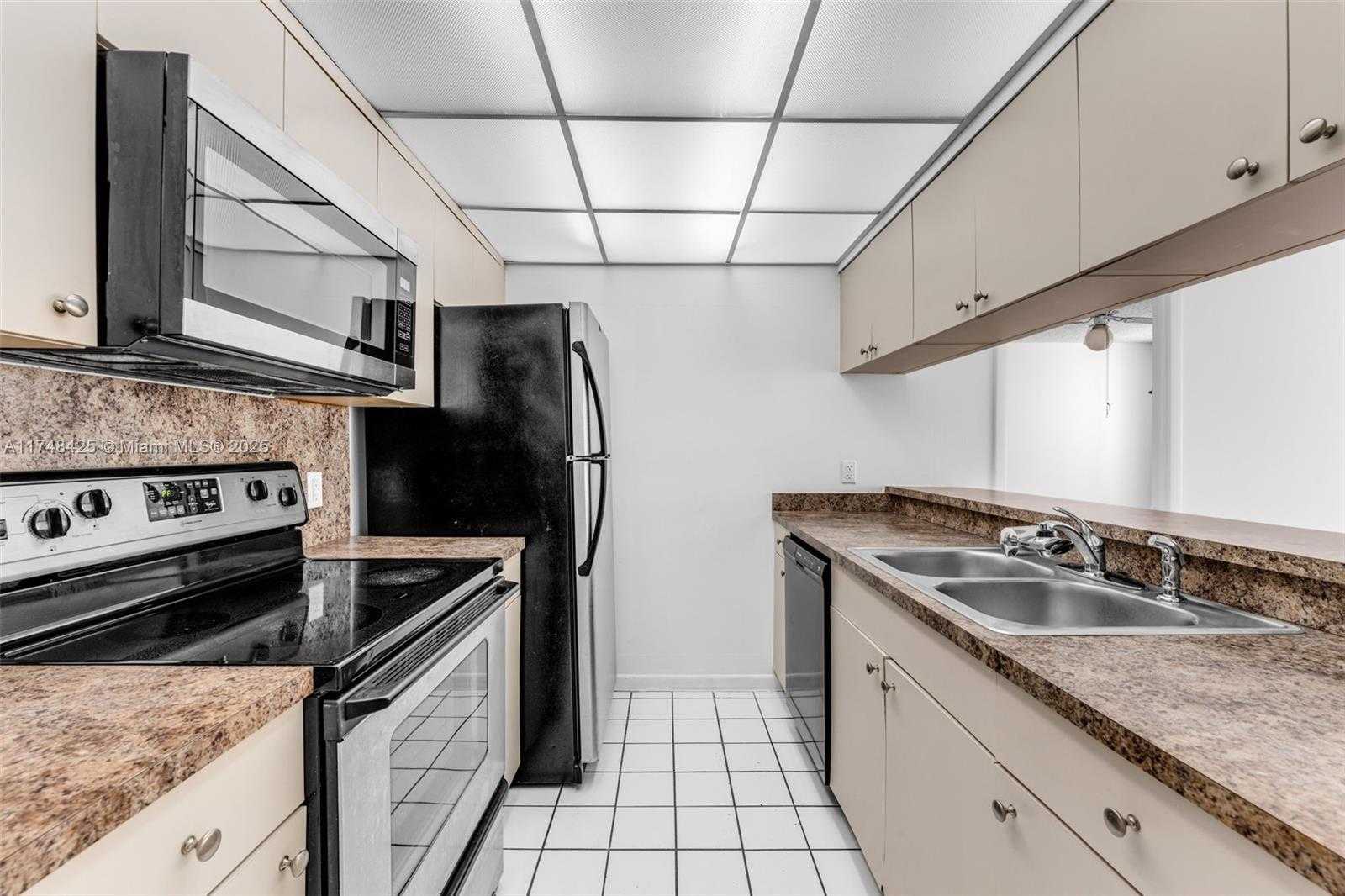 Small Image of 8180 GENEVA CT #325, Doral Number 8