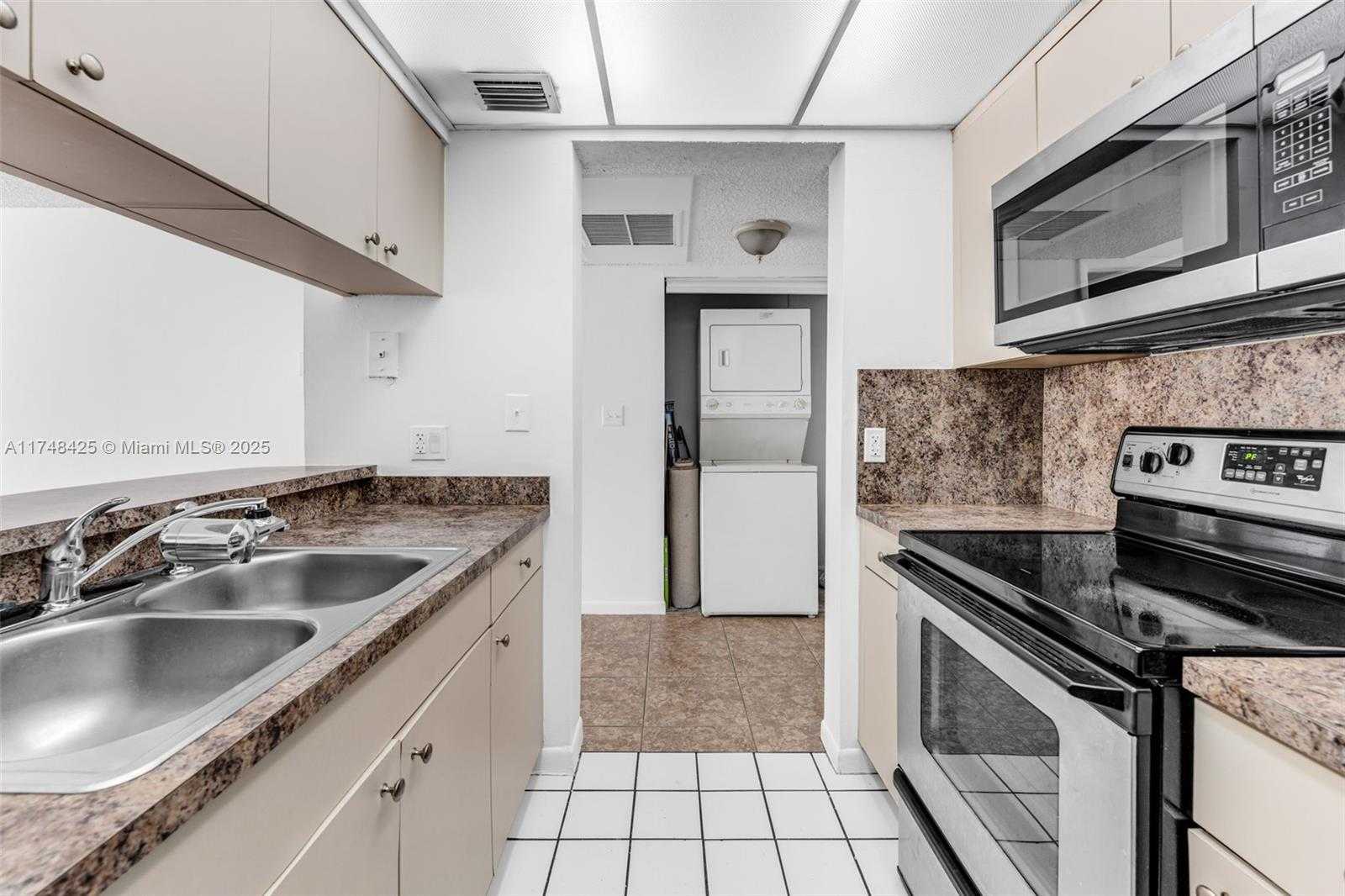 Small Image of 8180 GENEVA CT #325, Doral Number 9