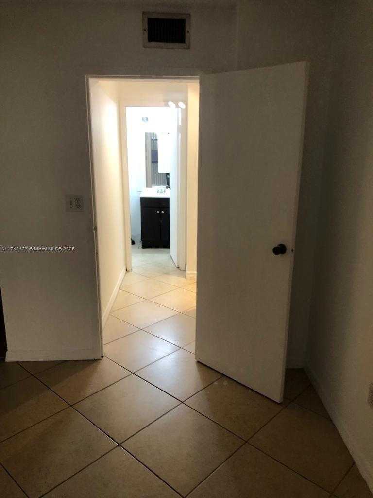 Small Image of 16950 WEST DIXIE HWY A631 HWY #631, North Miami Beach Number 4