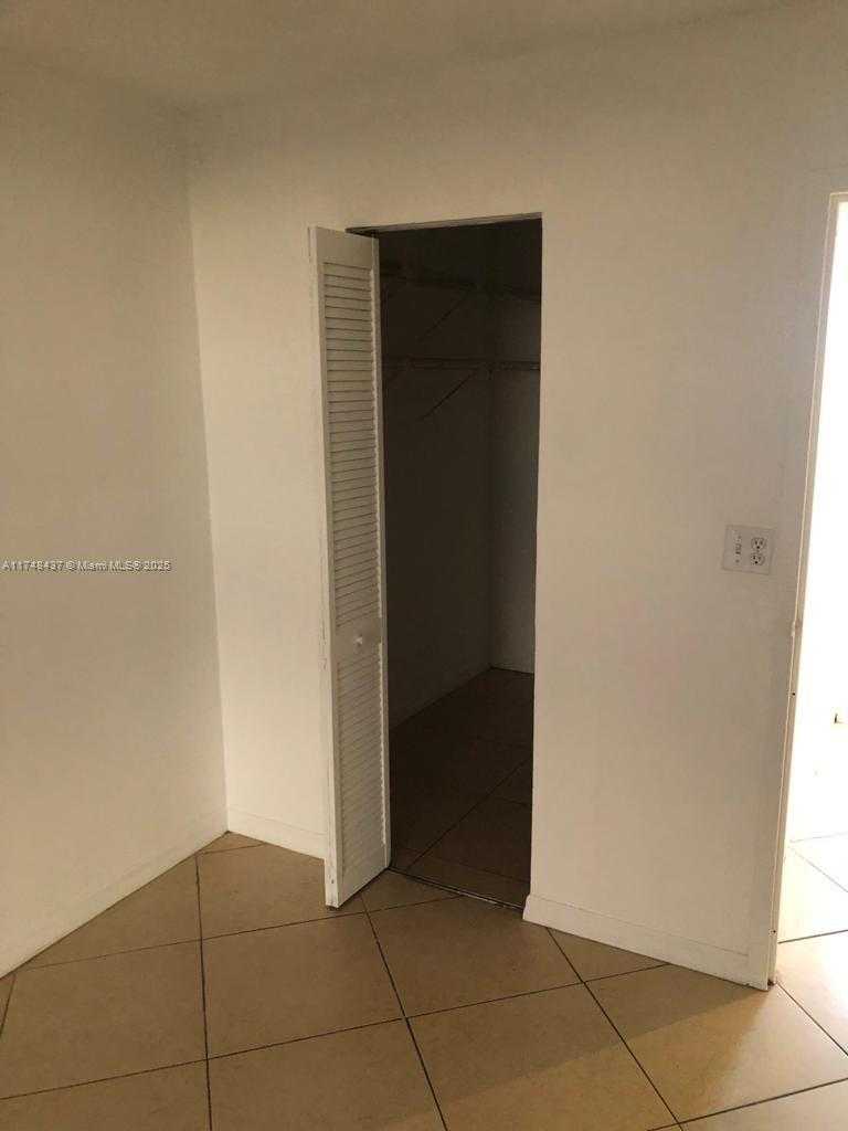 Small Image of 16950 WEST DIXIE HWY A631 HWY #631, North Miami Beach Number 9