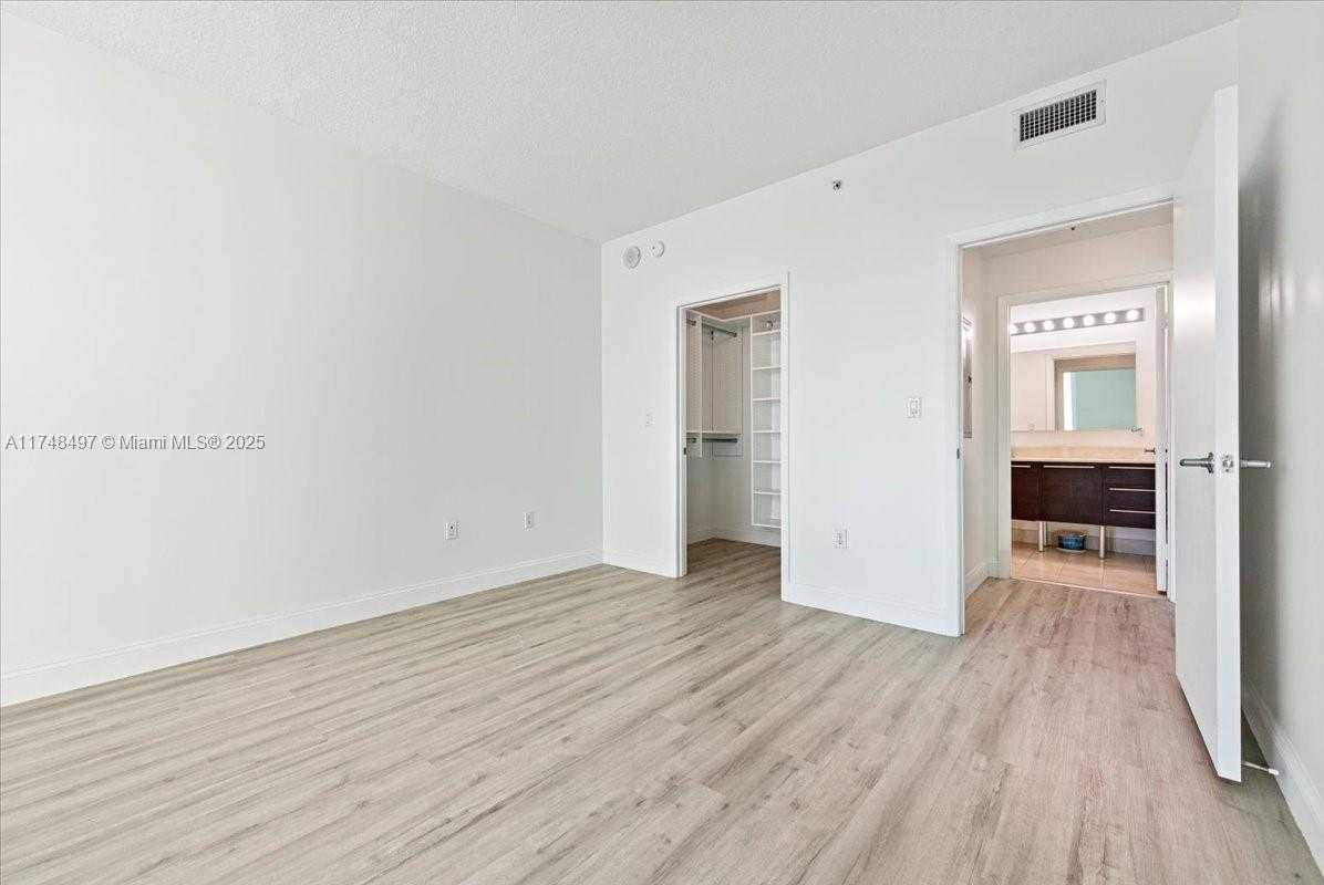 Small Image of 1900 NORTH BAYSHORE DR #1509, Miami Number 17