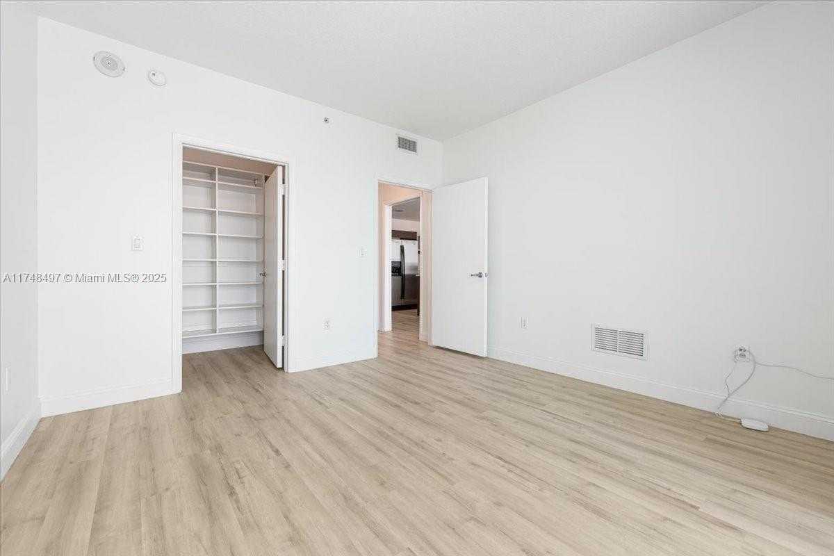 Small Image of 1900 NORTH BAYSHORE DR #1509, Miami Number 18