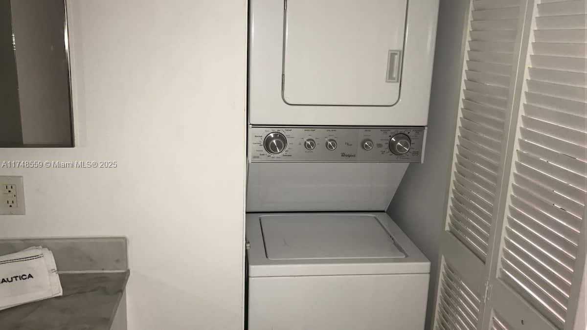 Small Image of 1200 BRICKELL BAY DR #3924, Miami Number 15