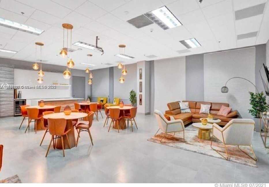 Small Image of 1200 BRICKELL BAY DR #3924, Miami Number 4