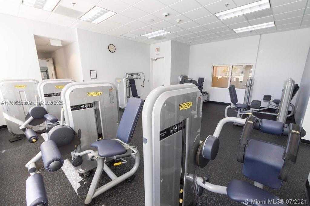 Small Image of 1200 BRICKELL BAY DR #3924, Miami Number 5