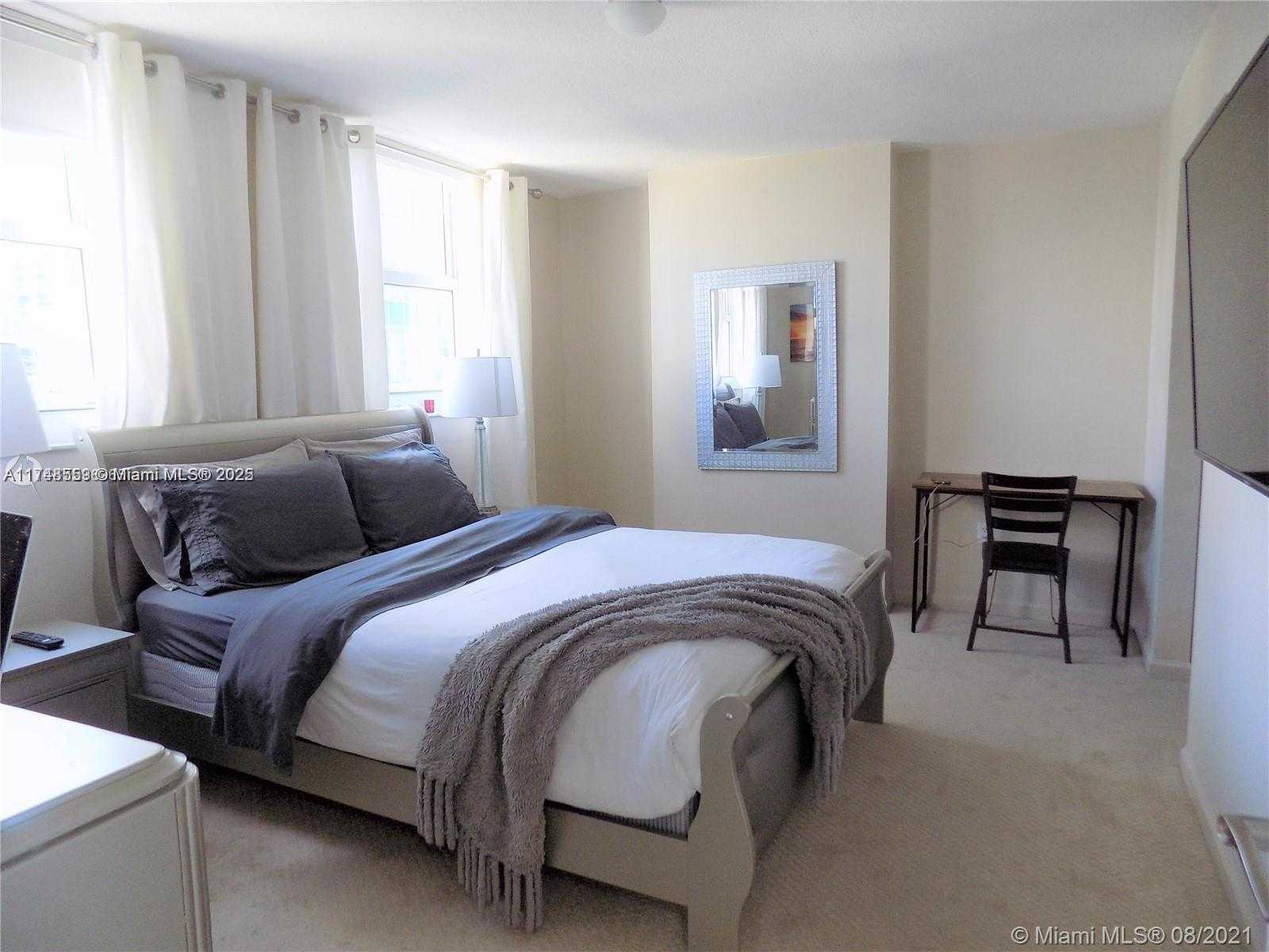 Small Image of 1200 BRICKELL BAY DR #3924, Miami Number 7