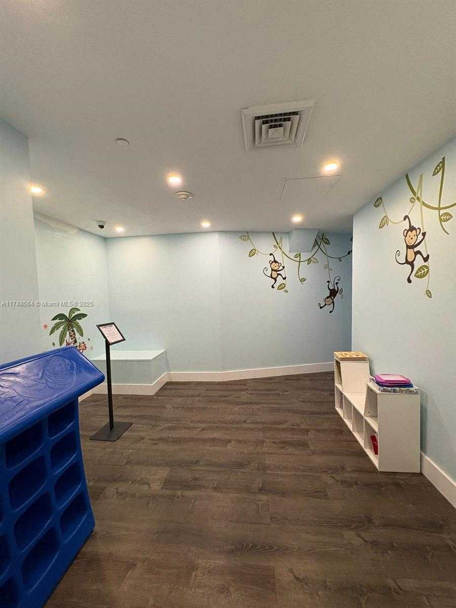 Small Image of 950 BRICKELL BAY DR #2308, Miami Number 19
