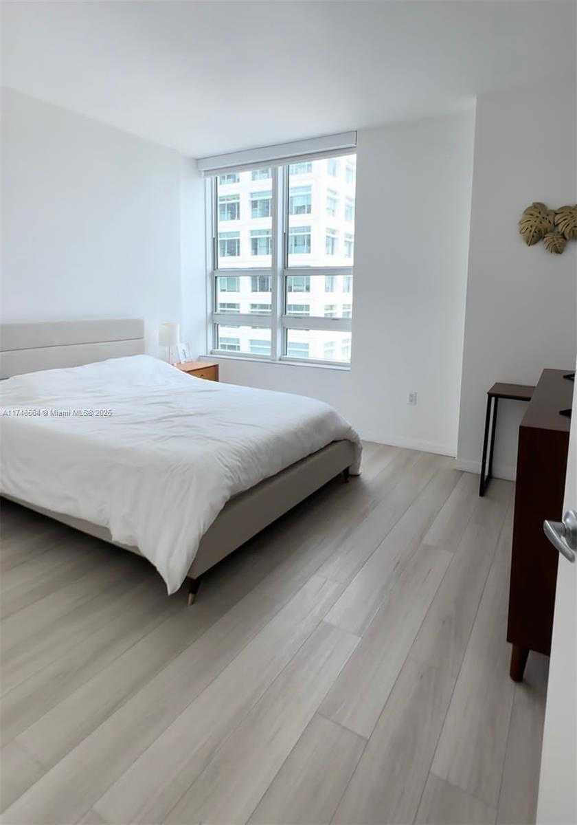 Small Image of 950 BRICKELL BAY DR #2308, Miami Number 25