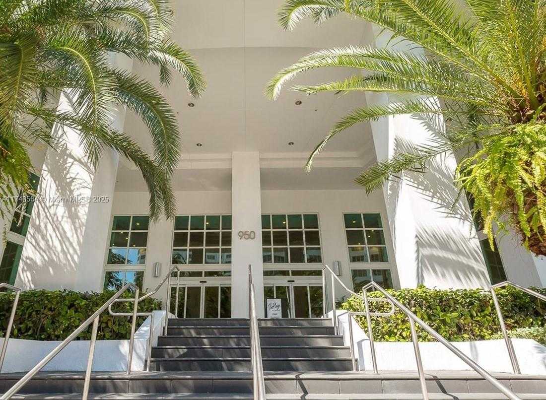 Small Image of 950 BRICKELL BAY DR #2308, Miami Number 4