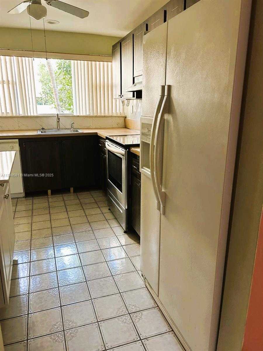 Small Image of 942 NORTH EAST 199TH ST #3E, Miami Number 10