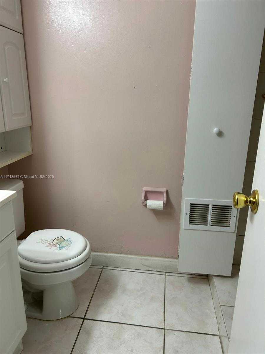Small Image of 942 NORTH EAST 199TH ST #3E, Miami Number 20