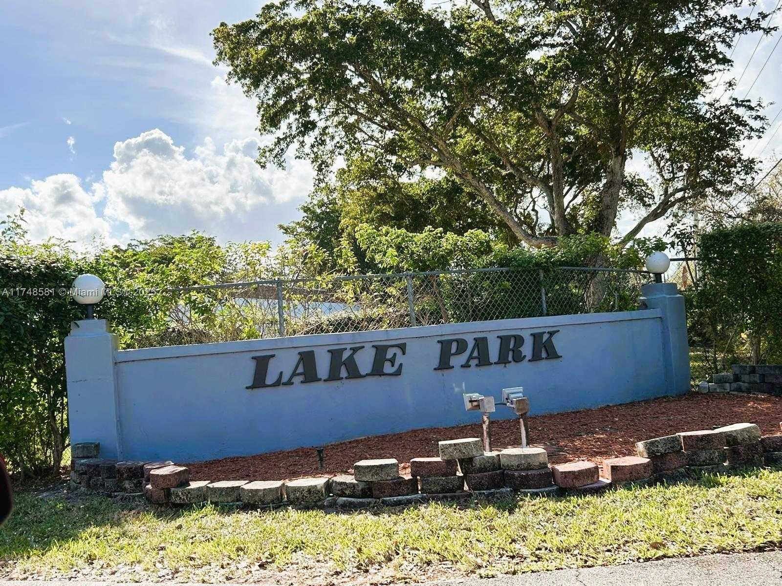 Small Image of 942 NORTH EAST 199TH ST #3E, Miami Number 25