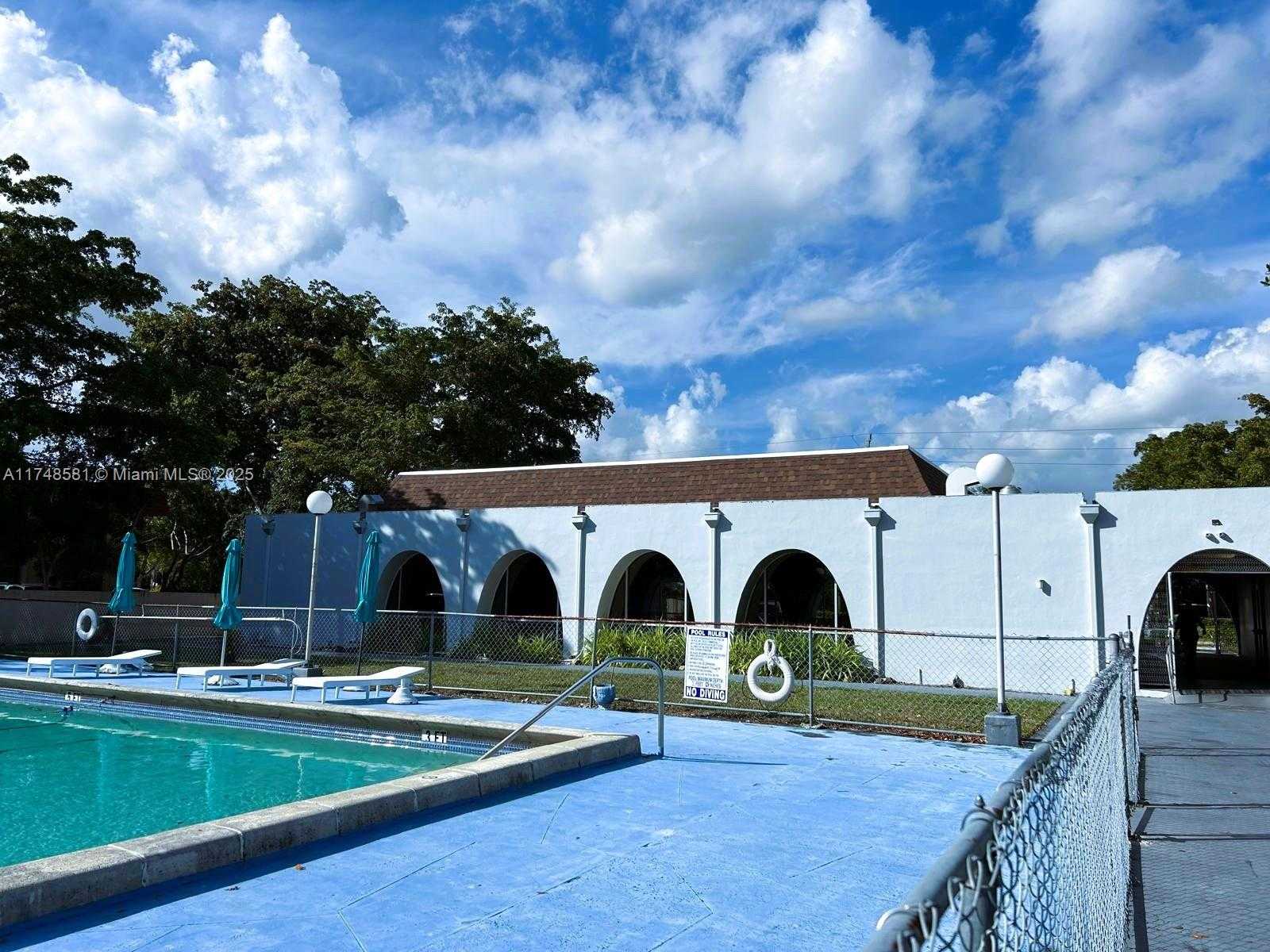 Small Image of 942 NORTH EAST 199TH ST #3E, Miami Number 27