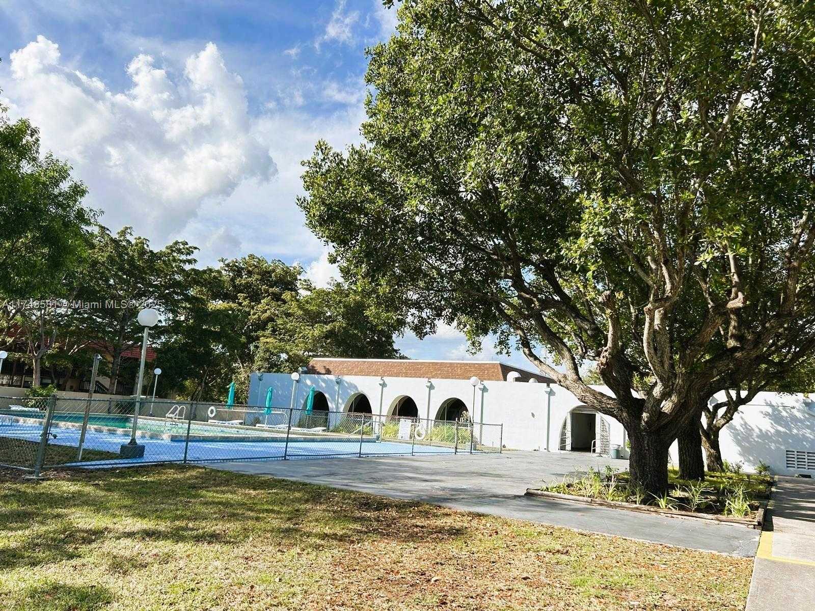 Small Image of 942 NORTH EAST 199TH ST #3E, Miami Number 28