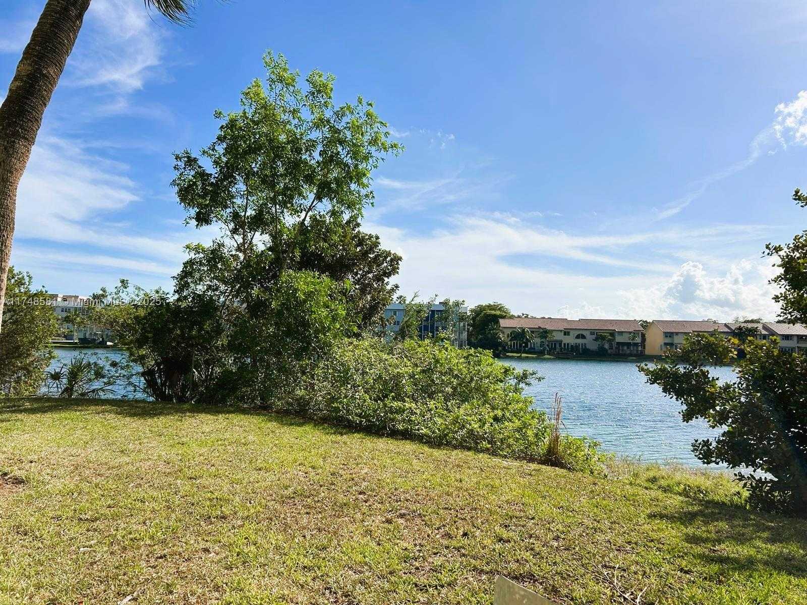 Small Image of 942 NORTH EAST 199TH ST #3E, Miami Number 30