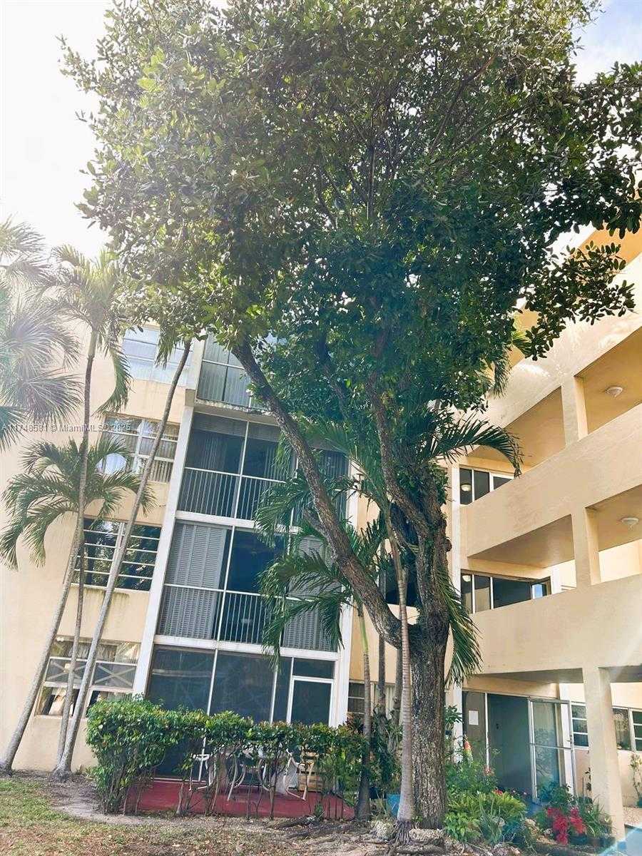Small Image of 942 NORTH EAST 199TH ST #3E, Miami Number 4