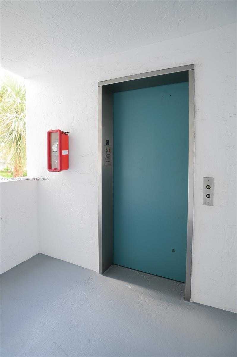 Small Image of 1490 SHERIDAN ST #12A, Hollywood Number 32