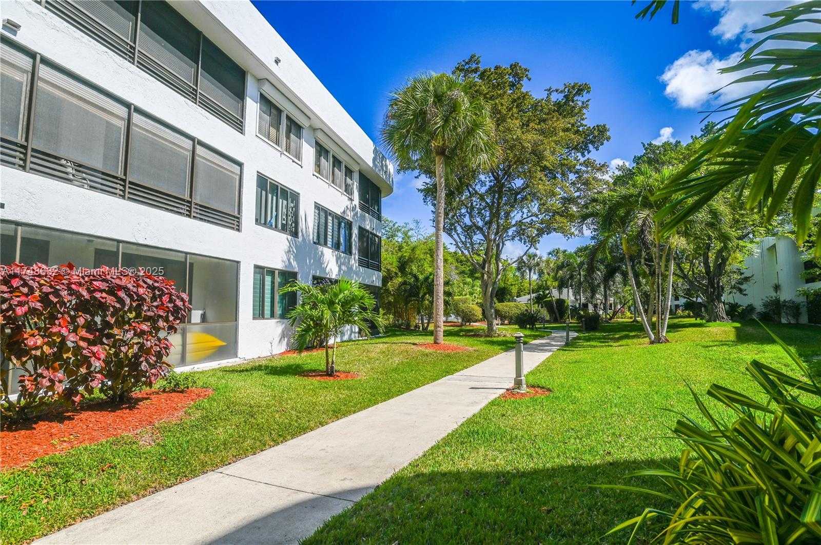 Small Image of 1490 SHERIDAN ST #12A, Hollywood Number 37
